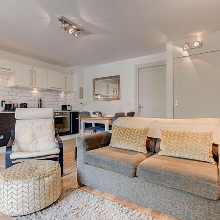 Apartment Cosmiques - Alpes Travel - Central Chamonix - Sleeps 4 Экстерьер фото
