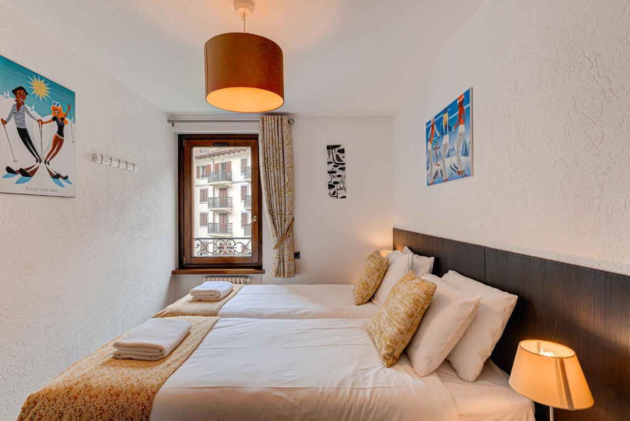 Apartment Cosmiques - Alpes Travel - Central Chamonix - Sleeps 4 Экстерьер фото