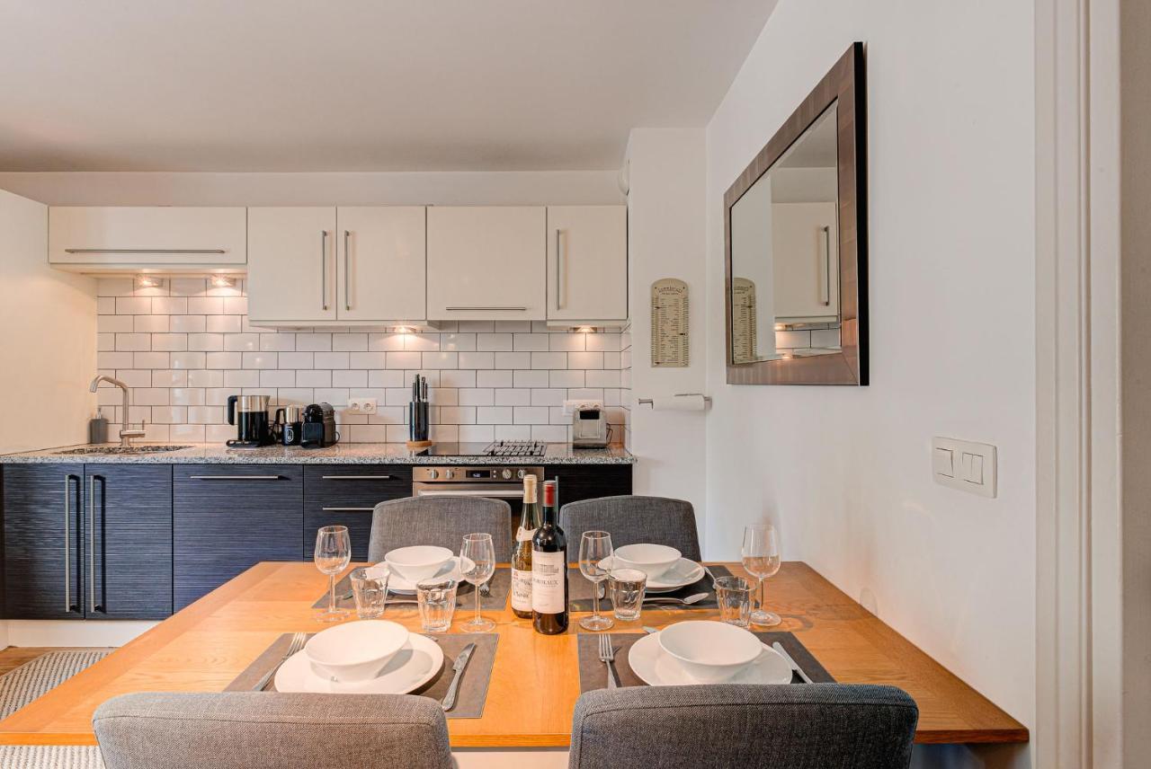 Apartment Cosmiques - Alpes Travel - Central Chamonix - Sleeps 4 Экстерьер фото