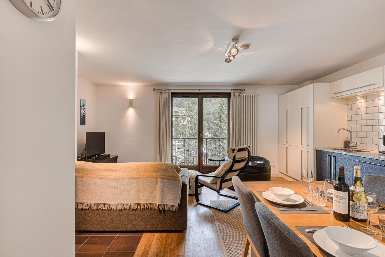 Apartment Cosmiques - Alpes Travel - Central Chamonix - Sleeps 4 Экстерьер фото