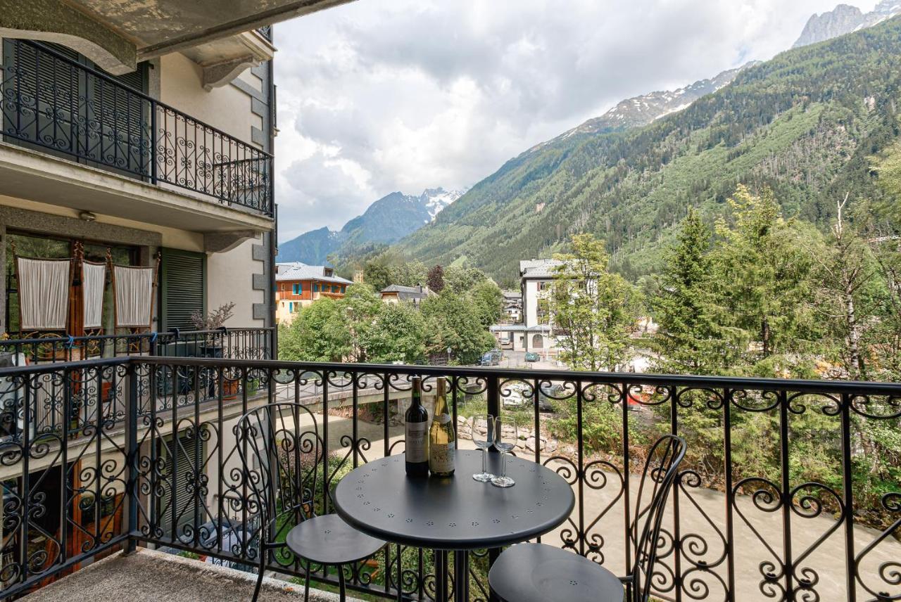 Apartment Cosmiques - Alpes Travel - Central Chamonix - Sleeps 4 Экстерьер фото