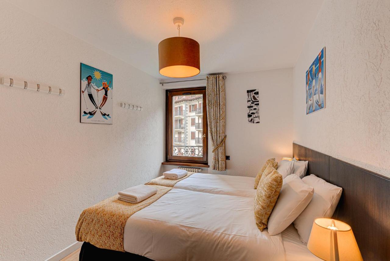 Apartment Cosmiques - Alpes Travel - Central Chamonix - Sleeps 4 Экстерьер фото