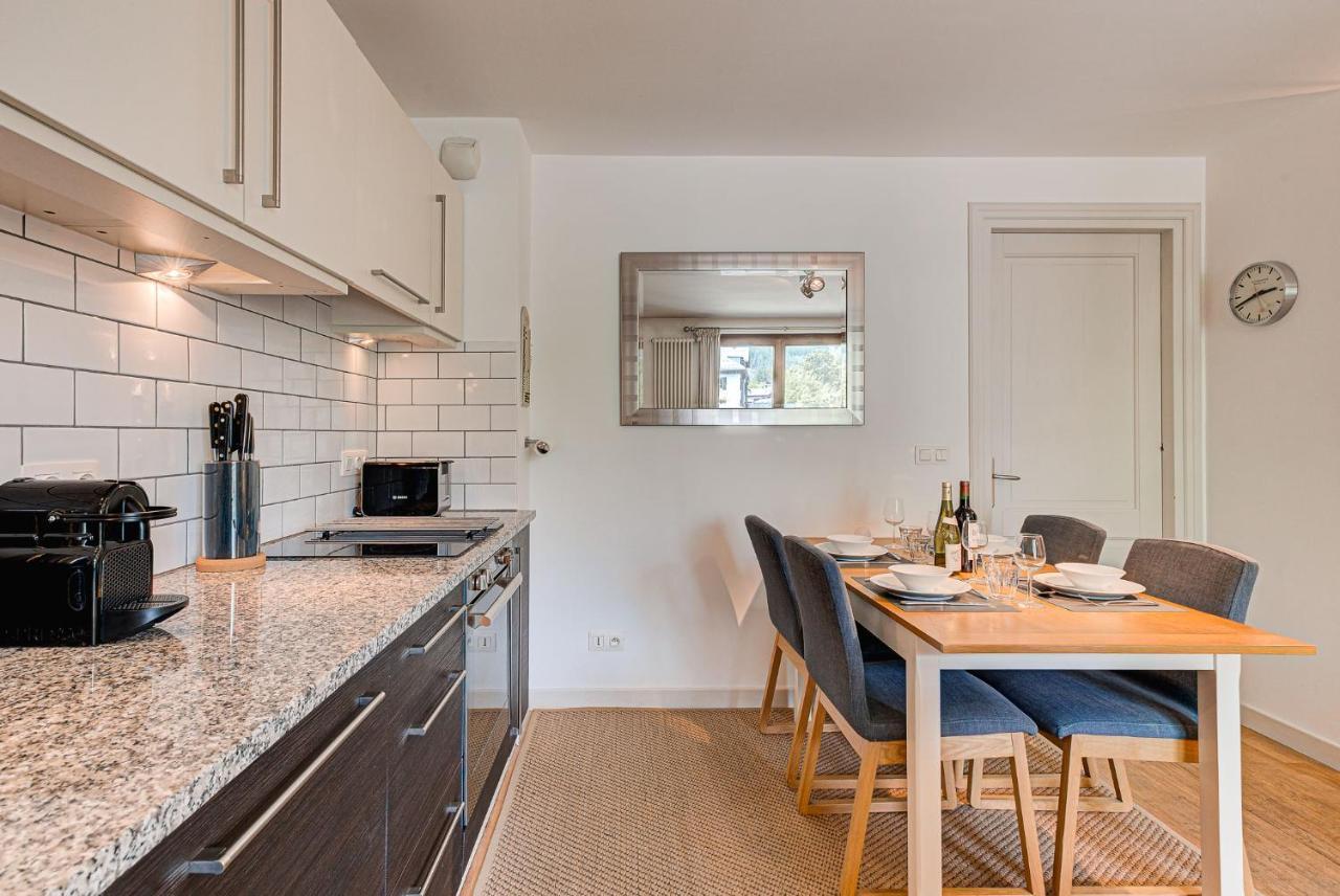 Apartment Cosmiques - Alpes Travel - Central Chamonix - Sleeps 4 Экстерьер фото