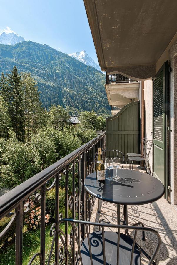 Apartment Cosmiques - Alpes Travel - Central Chamonix - Sleeps 4 Экстерьер фото